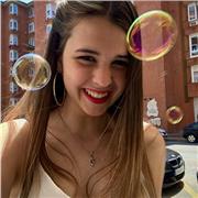 Estudiante de Musikene en segundo curso,podría dar desde clases de piano,lenguaje musical o iniciación a la música como música y movimiento